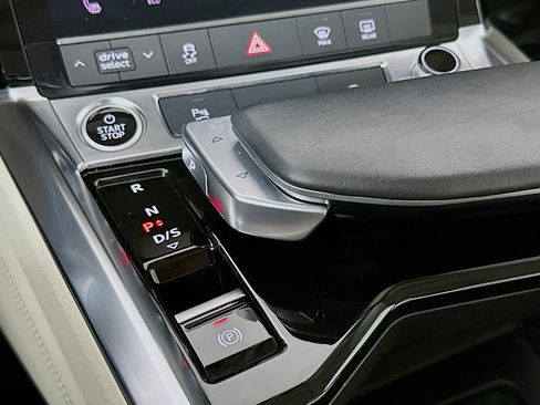 Used 2023 Audi e-tron Premium w/ Convenience Plus Package image 7