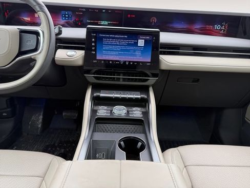 Used 2025 Lincoln Nautilus Premier w/ Equipment Group 102A image 11