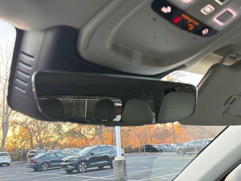 Certified 2023 Volvo XC90 B6 Plus image 32