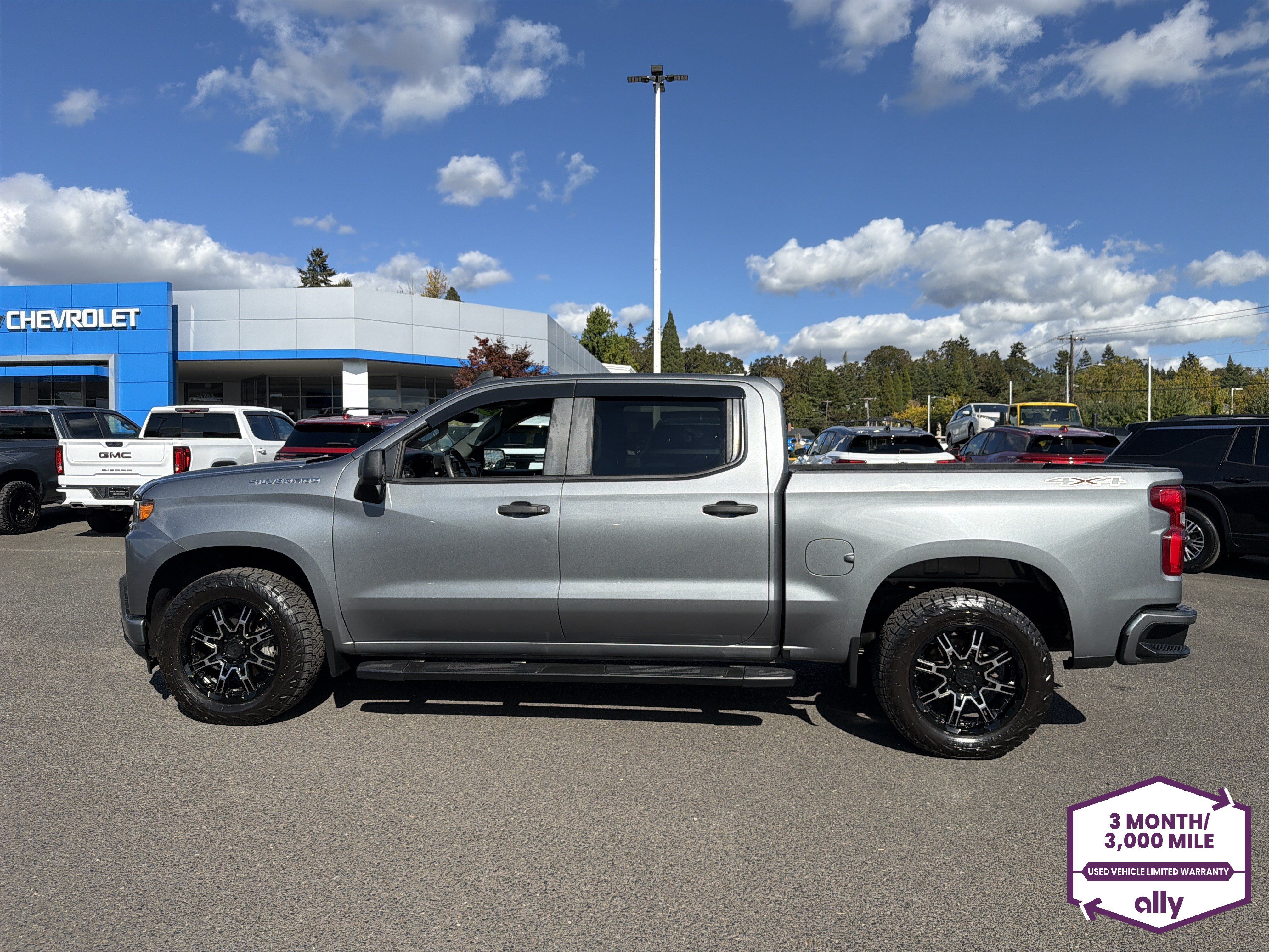 Used 2020 Chevrolet Silverado 1500 Custom w/ Custom Value Package AWD/4WD image 2