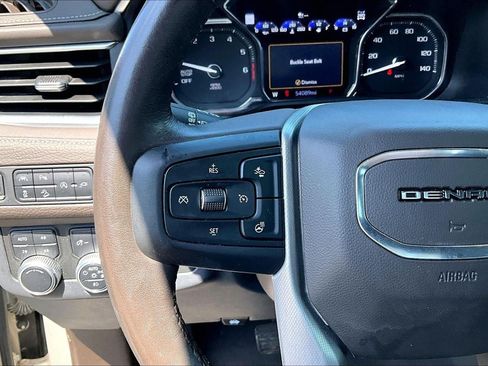 Used 2021 GMC Yukon XL Denali w/ Advanced Technology Package AWD/4WD image 17