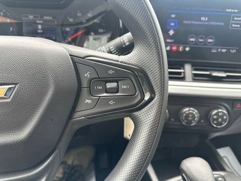 Used 2024 Chevrolet Trax LS w/ LS Convenience Package FWD image 38