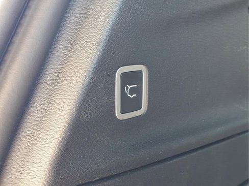 Used 2025 Chrysler Pacifica Limited image 33