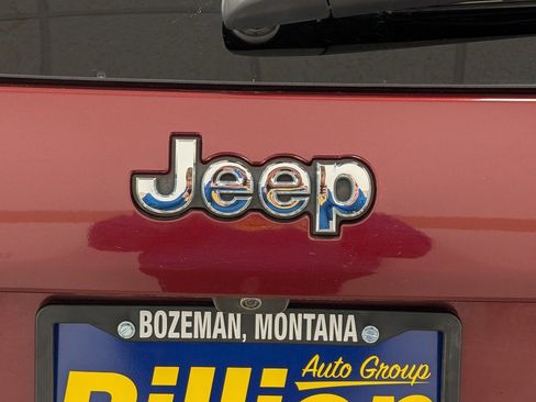 Used 2019 Jeep Cherokee Latitude Plus w/ Comfort/Convenience Group image 4