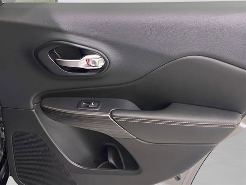 Used 2016 Jeep Cherokee Limited image 13