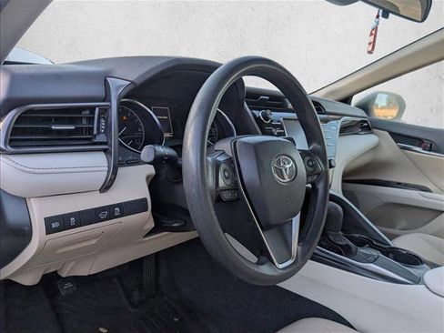 Used 2019 Toyota Camry LE image 10