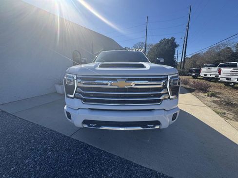 Used 2024 Chevrolet Silverado 2500 High Country w/ High Country Premium Package image 3