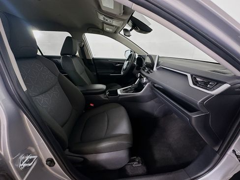 Used 2025 Toyota RAV4 XLE FWD image 30