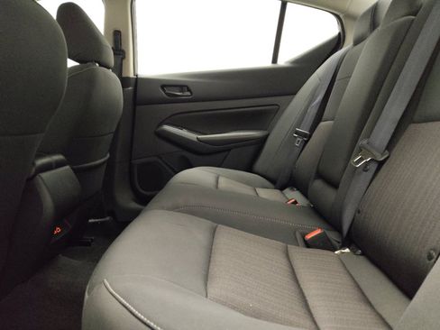 Used 2025 Nissan Altima 2.5 SV FWD image 18