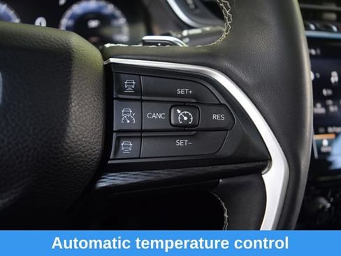 Used 2023 Jeep Grand Cherokee L Laredo AWD/4WD image 5