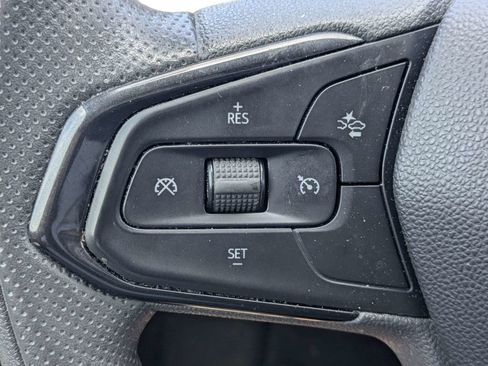 Used 2025 Chevrolet Trax LT FWD image 26