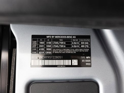 Used 2025 Mercedes-Benz Sprinter 2500 image 37