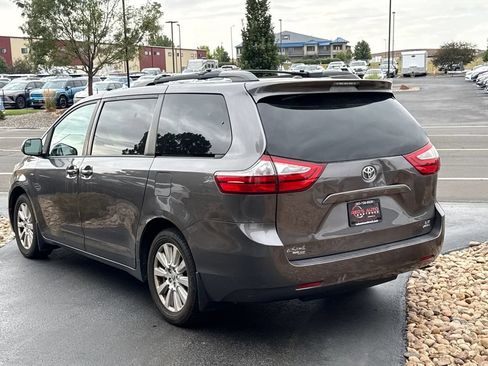 Used 2017 Toyota Sienna LE AWD/4WD image 16