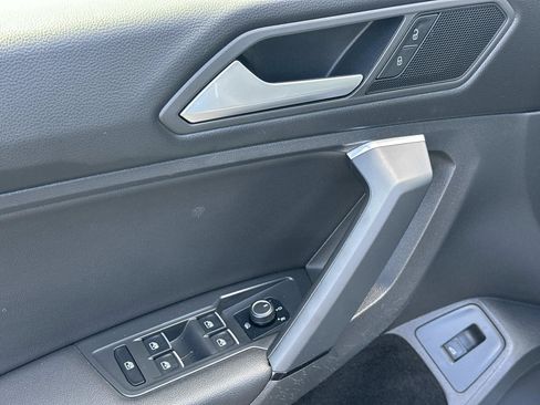 Used 2019 Volkswagen Tiguan SEL AWD/4WD image 16