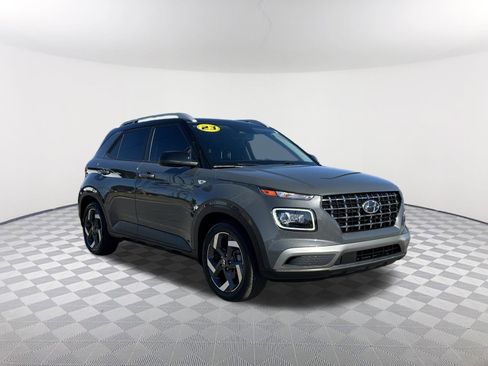 Used 2023 Hyundai Venue Limited w/ Cargo Package image 4