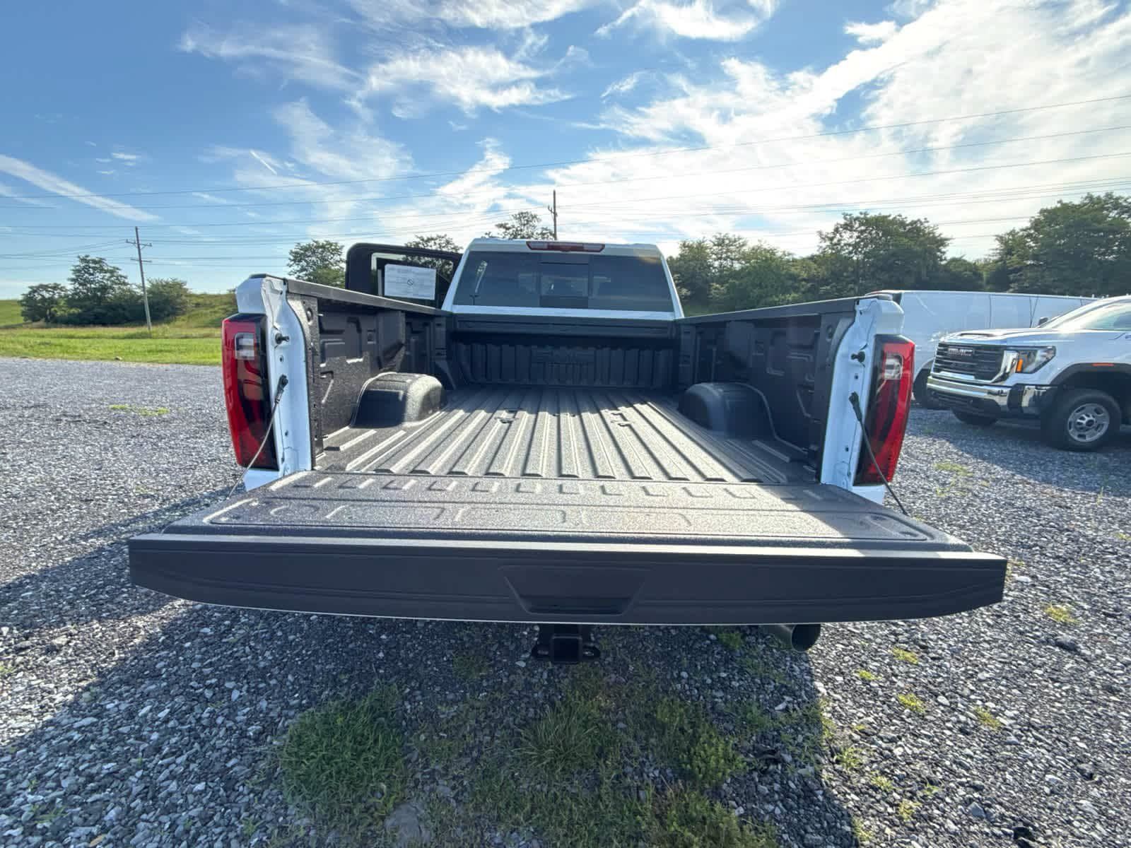 New 2026 GMC Sierra 3500 SLT w/ SLT Premium Package AWD/4WD image 36