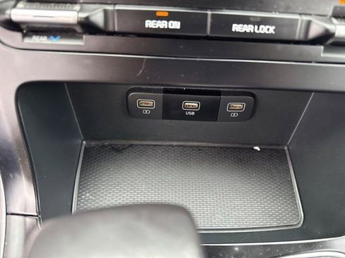 Used 2024 Kia Carnival LX FWD image 26