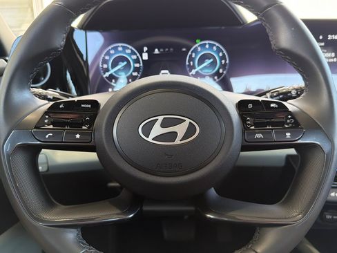 Used 2025 Hyundai Elantra Limited FWD image 28
