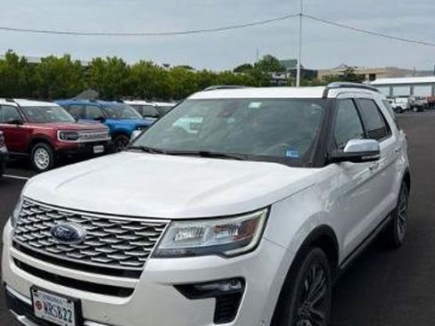 Certified 2018 Ford Explorer Platinum AWD/4WD image 2
