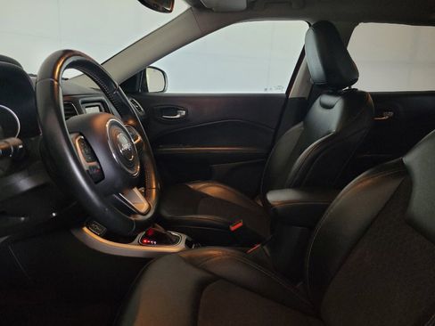 Used 2018 Jeep Compass Latitude w/ Safe & Security Group FWD image 17