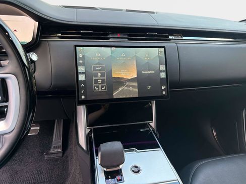 Used 2025 Land Rover Range Rover Long Wheelbase SE image 9