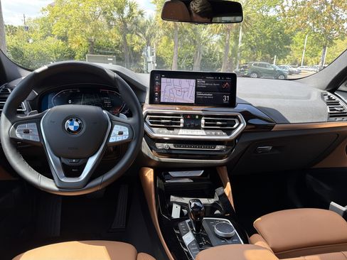 Used 2025 BMW X4 xDrive30i image 10