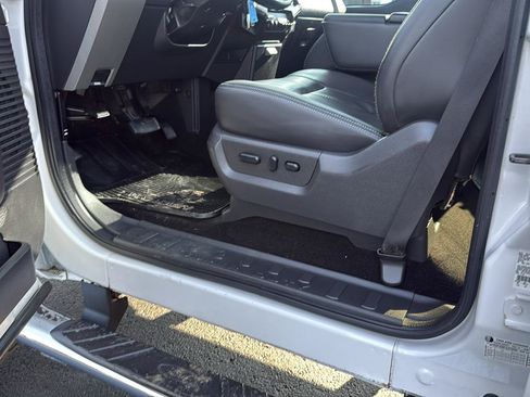Used 2011 Ford F250 Lariat w/ Lariat Interior Pkg AWD/4WD image 12