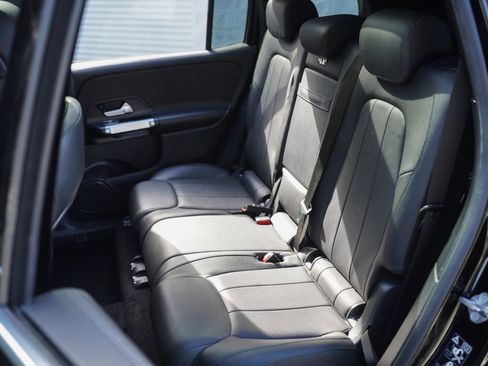 Used 2022 Mercedes-Benz GLB 250 4MATIC w/ Premium Package Lite image 24