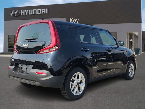Used 2022 Kia Soul LX w/ Technology Package FWD image 4