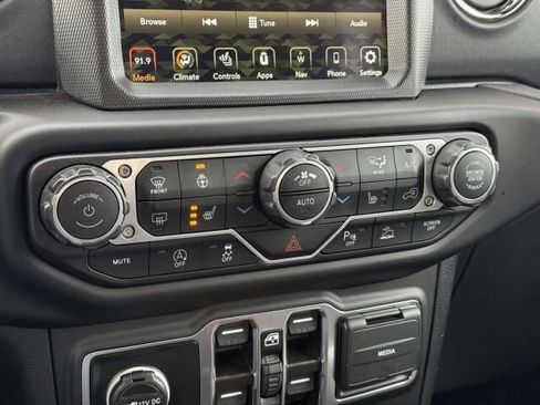 Used 2023 Jeep Gladiator Overland image 24