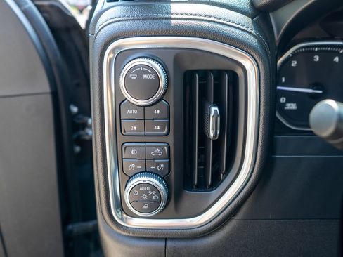 Used 2020 GMC Sierra 2500 SLT w/ X31 Off-Road Package AWD/4WD image 17