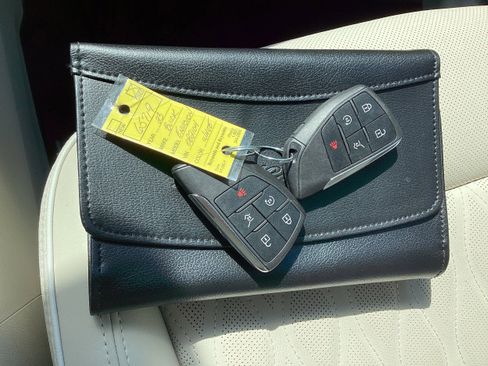 Used 2023 Buick Envision Avenir image 24