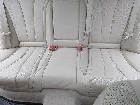 Used 2017 Mercedes-Benz S 550 Sedan image 43