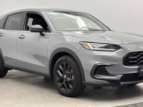 Used 2025 Honda HR-V Sport image 3