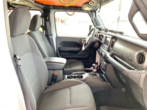 Used 2023 Jeep Gladiator Willys image 27