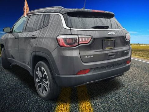Certified 2022 Jeep Compass Limited image 2