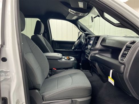 Used 2024 RAM 2500 Tradesman w/ Chrome Appearance Group image 21