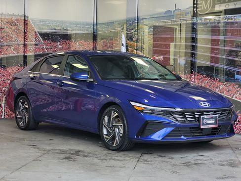 Used 2024 Hyundai Elantra SEL w/ Convenience Package image 1