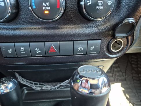Used 2016 Jeep Wrangler Unlimited Sahara AWD/4WD image 30