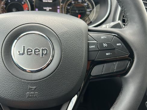 Used 2021 Jeep Cherokee Latitude Plus FWD image 29