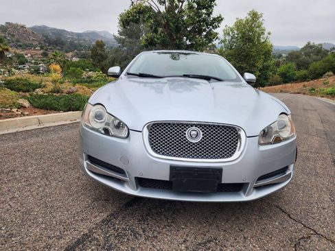 Used 2010 Jaguar XF Luxury RWD image 3