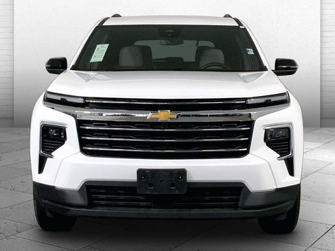 Used 2025 Chevrolet Traverse LT AWD/4WD image 2