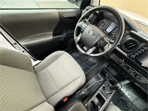Used 2022 Toyota Tacoma SR RWD image 10