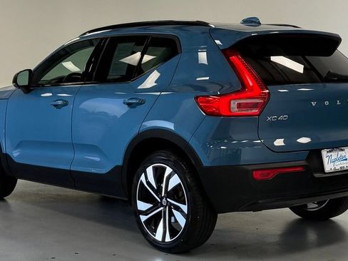 Used 2023 Volvo XC40 B5 Plus w/ Driver Assist Package AWD/4WD image 4