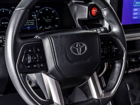 Used 2025 Toyota 4Runner TRD Off-Road image 19