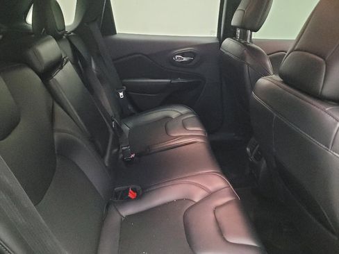 Used 2021 Jeep Cherokee Latitude Plus image 19