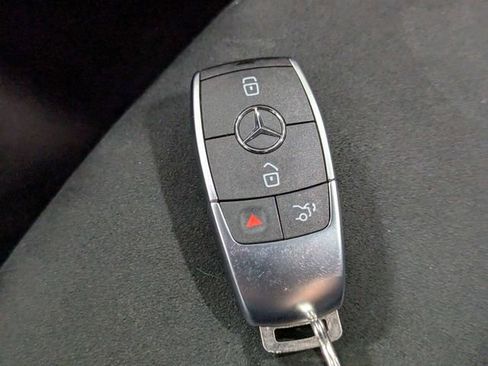 Used 2023 Mercedes-Benz EQB 300 4MATIC image 24