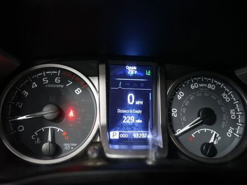 Used 2020 Toyota Tacoma SR5 RWD image 19