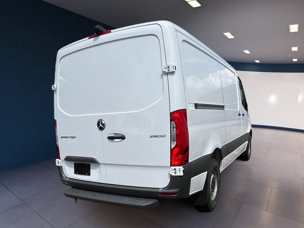 Used 2025 Mercedes-Benz Sprinter 2500 image 4