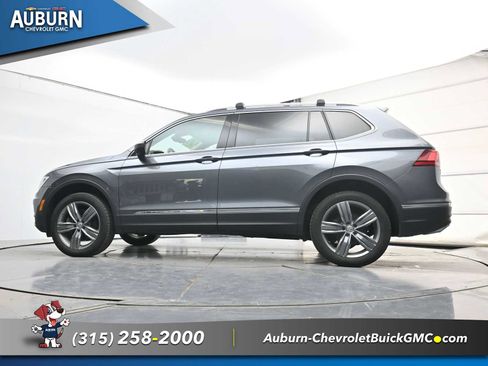 Used 2020 Volkswagen Tiguan SEL AWD/4WD image 21